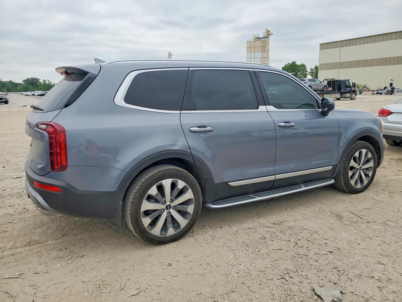 2022 Kia Telluride S - Image 3