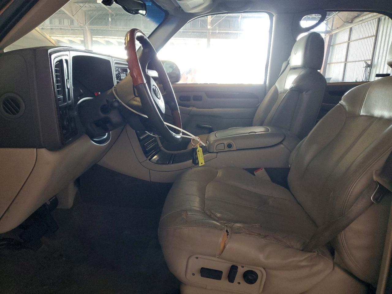 2002 Cadillac Escalade - Image 7
