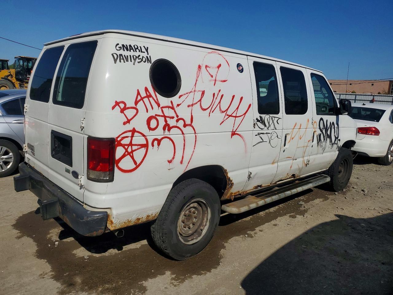 2011 Ford Econoline E250 Van - Фото 3