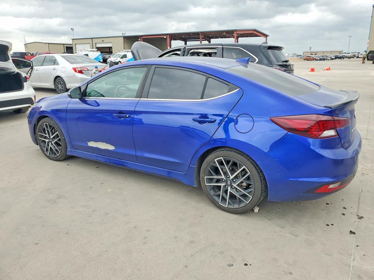 2020 Hyundai Elantra Sport - Фото 2