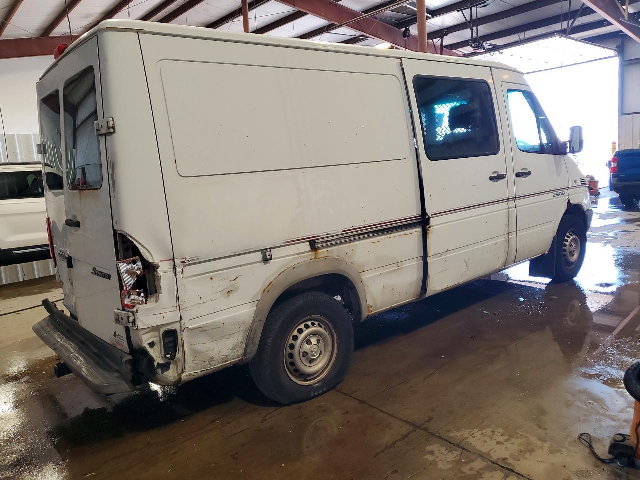 2005 Dodge Sprinter 2500 Delivery Van - Фото 3