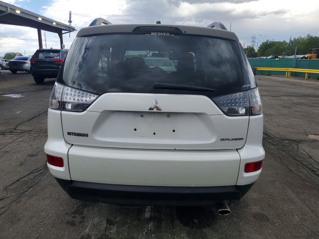 2010 Mitsubishi Outlander Es - Image 6