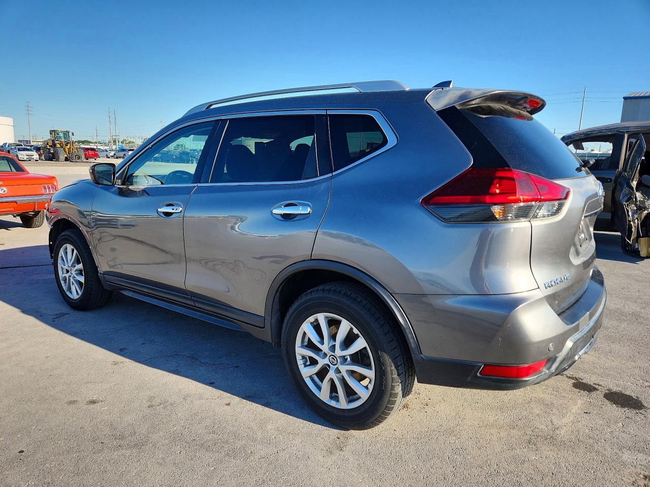 2020 Nissan Rogue Sv - Image 2