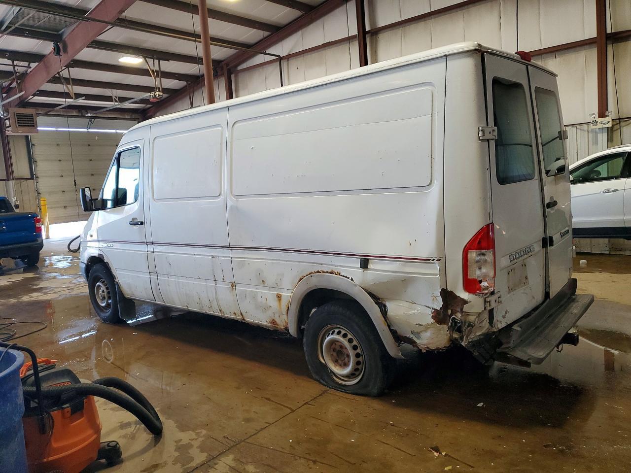 2005 Dodge Sprinter 2500 Delivery Van - Фото 2