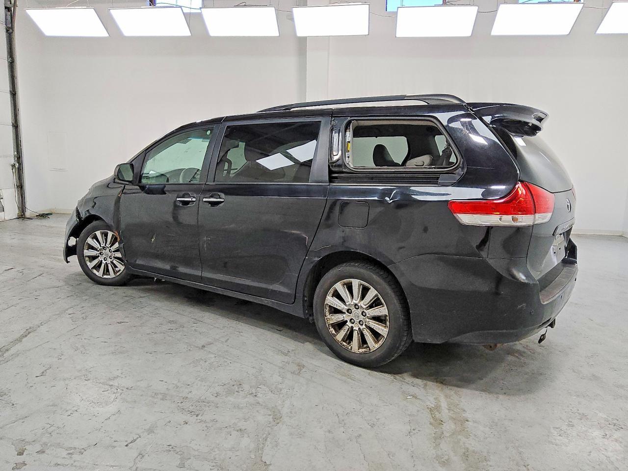 2014 Toyota Sienna Xle 7-Passenger - Фото 2