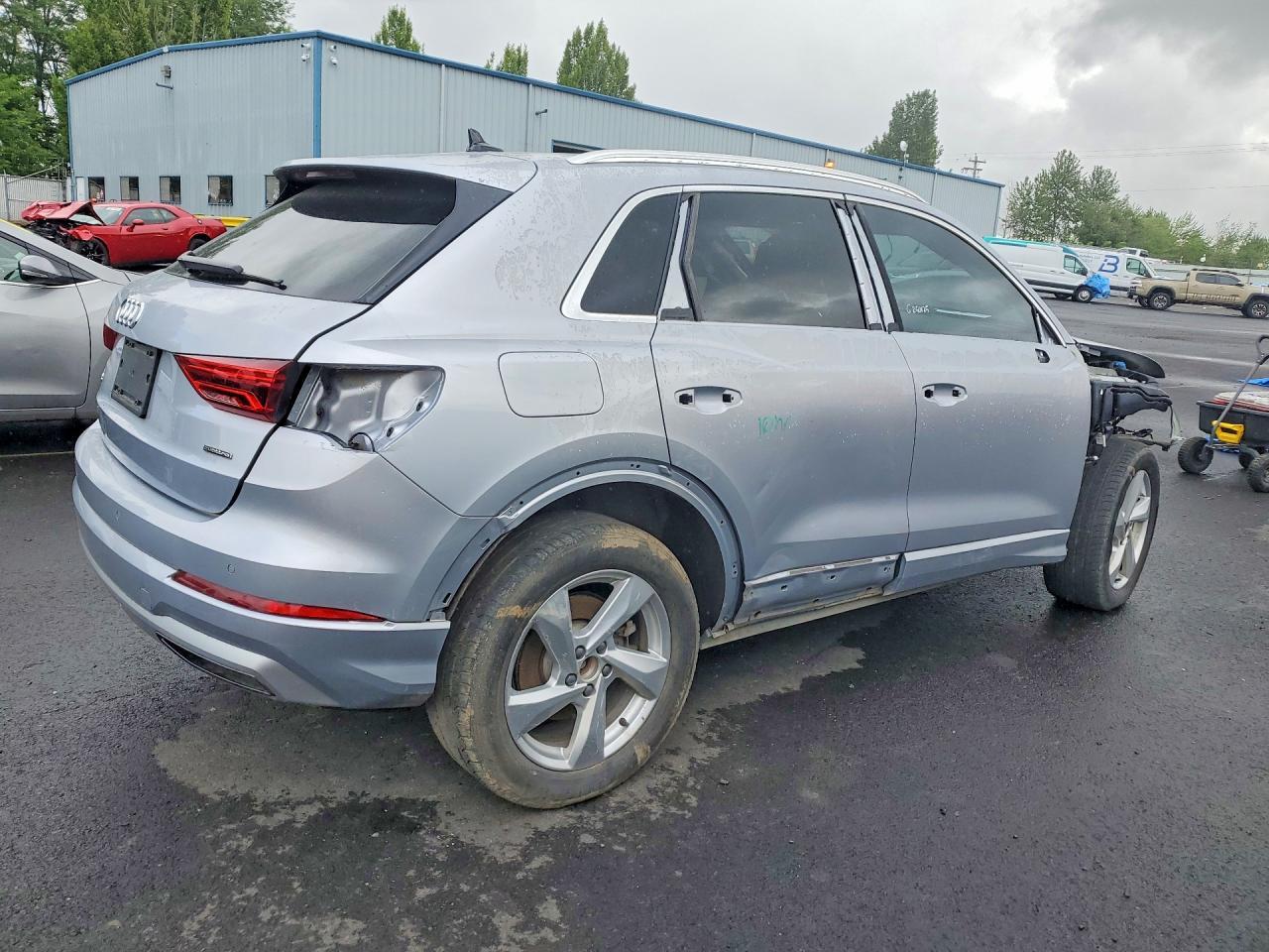 2020 Audi Q3 Premium Plus - Фото 3