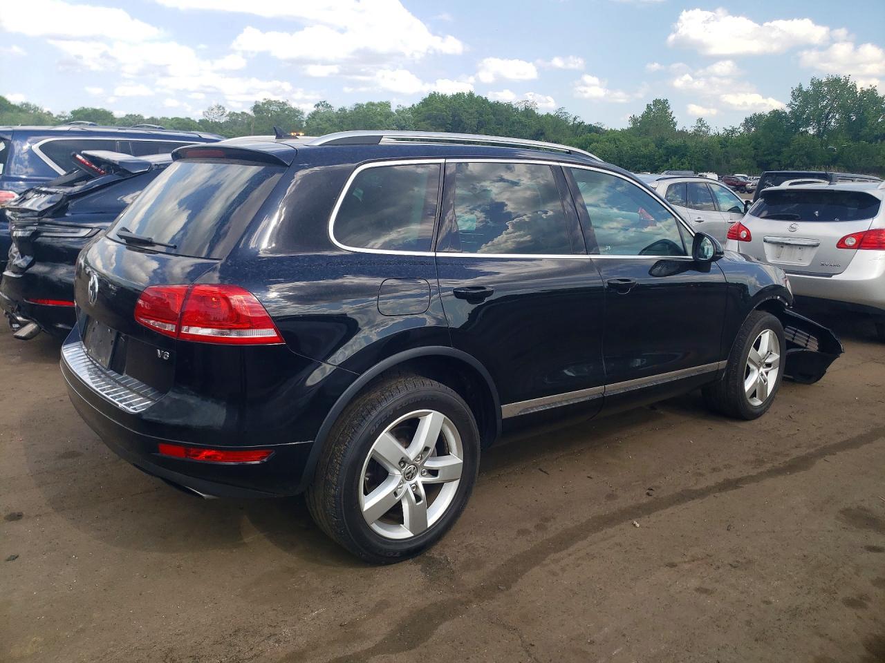 2011 Volkswagen Touareg V6 - Фото 3