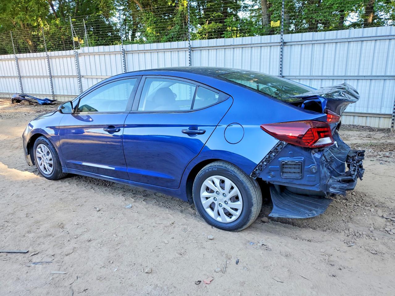 2019 Hyundai Elantra Se - Image 2