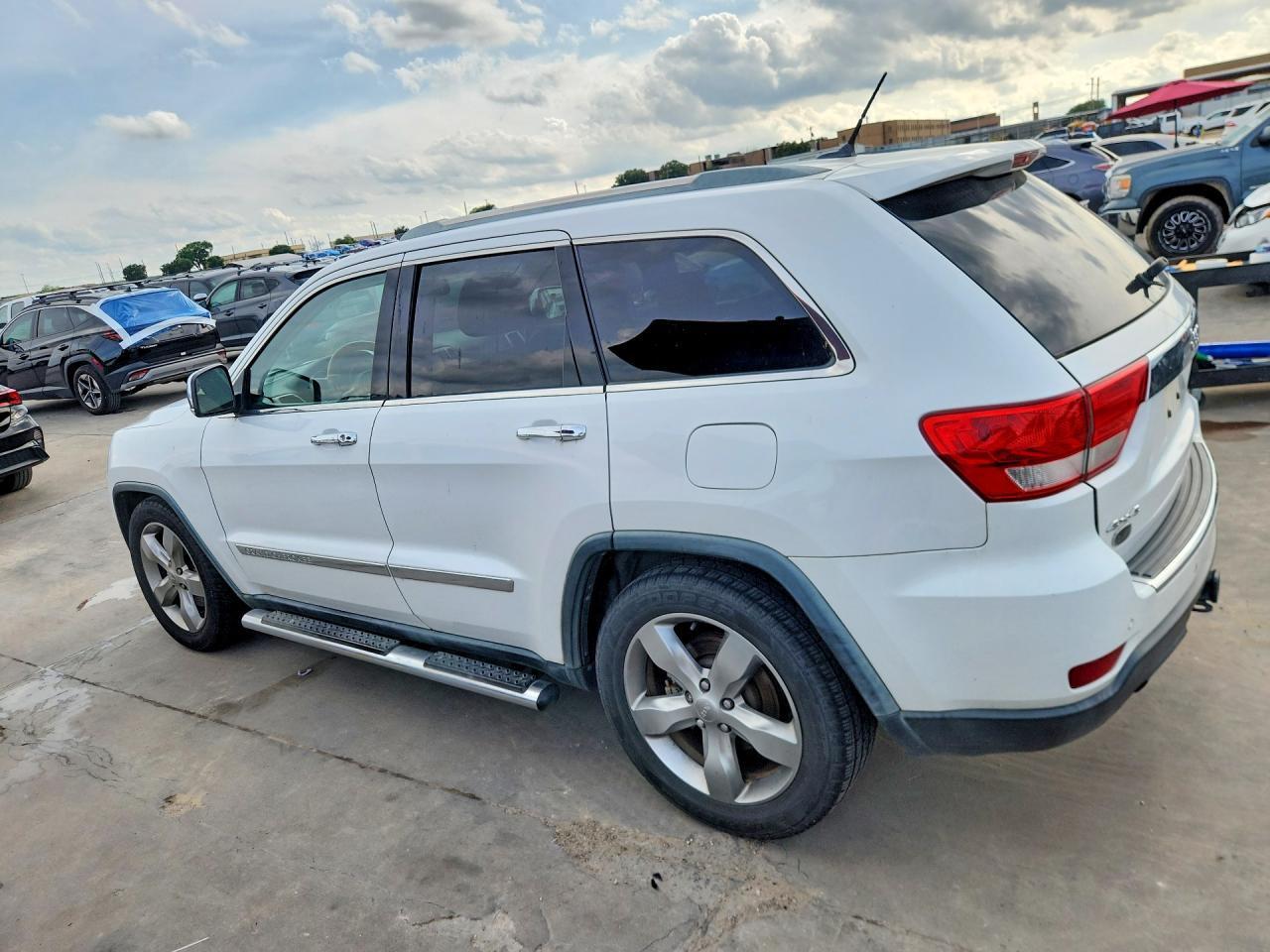 2013 Jeep Grand Cherokee Overland - Фото 2