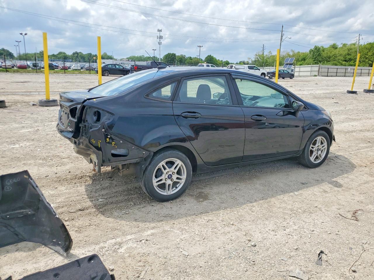 2018 Ford Fiesta Se - Фото 3