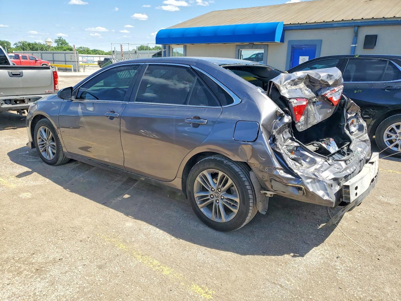 2017 Toyota Camry Se - Фото 2