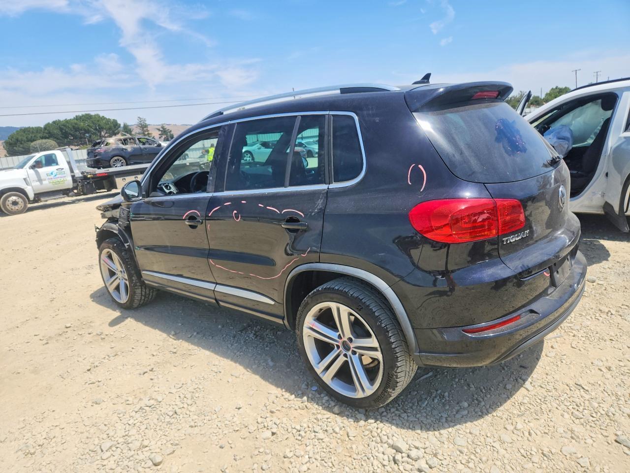 2016 Volkswagen Tiguan S - Фото 2