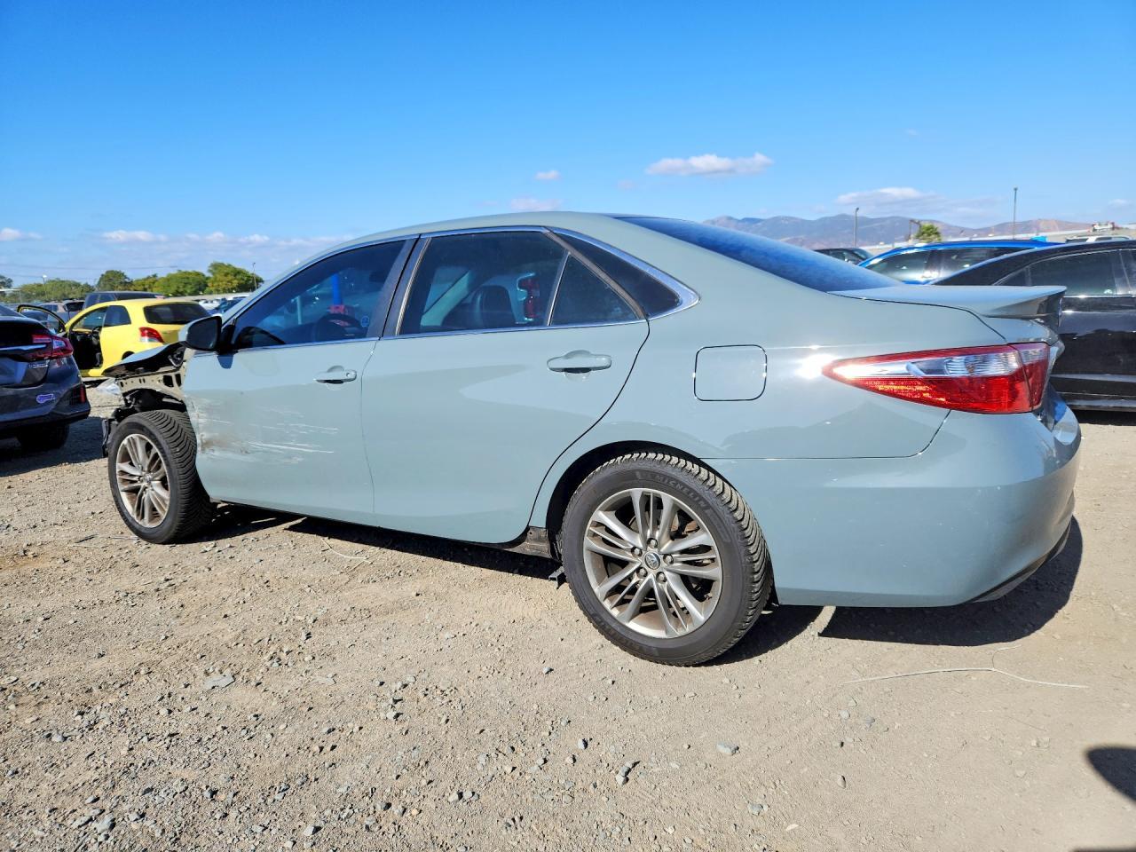 2016 Toyota Camry Se - Фото 2