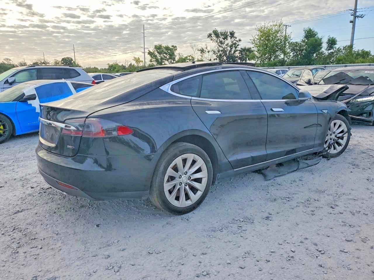 2016 Tesla Model S - Image 3