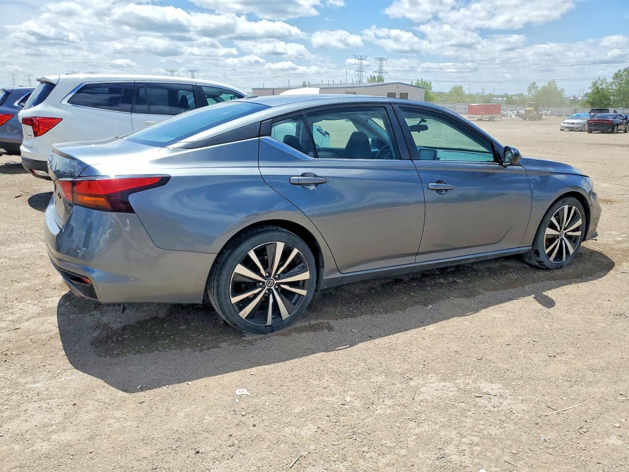 2019 Nissan Altima Sr - Фото 3