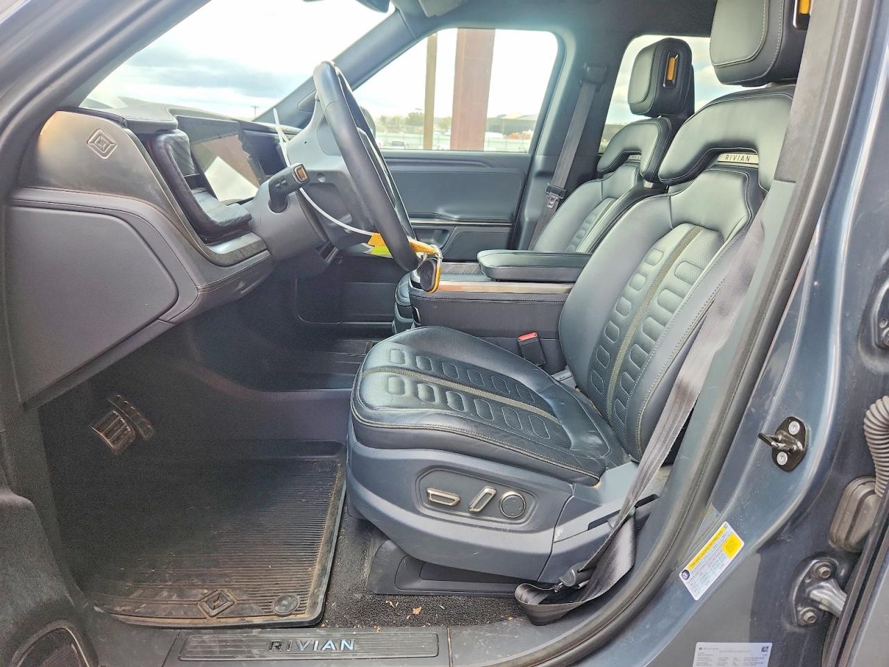 2022 Rivian R1T Adventure - Фото 7