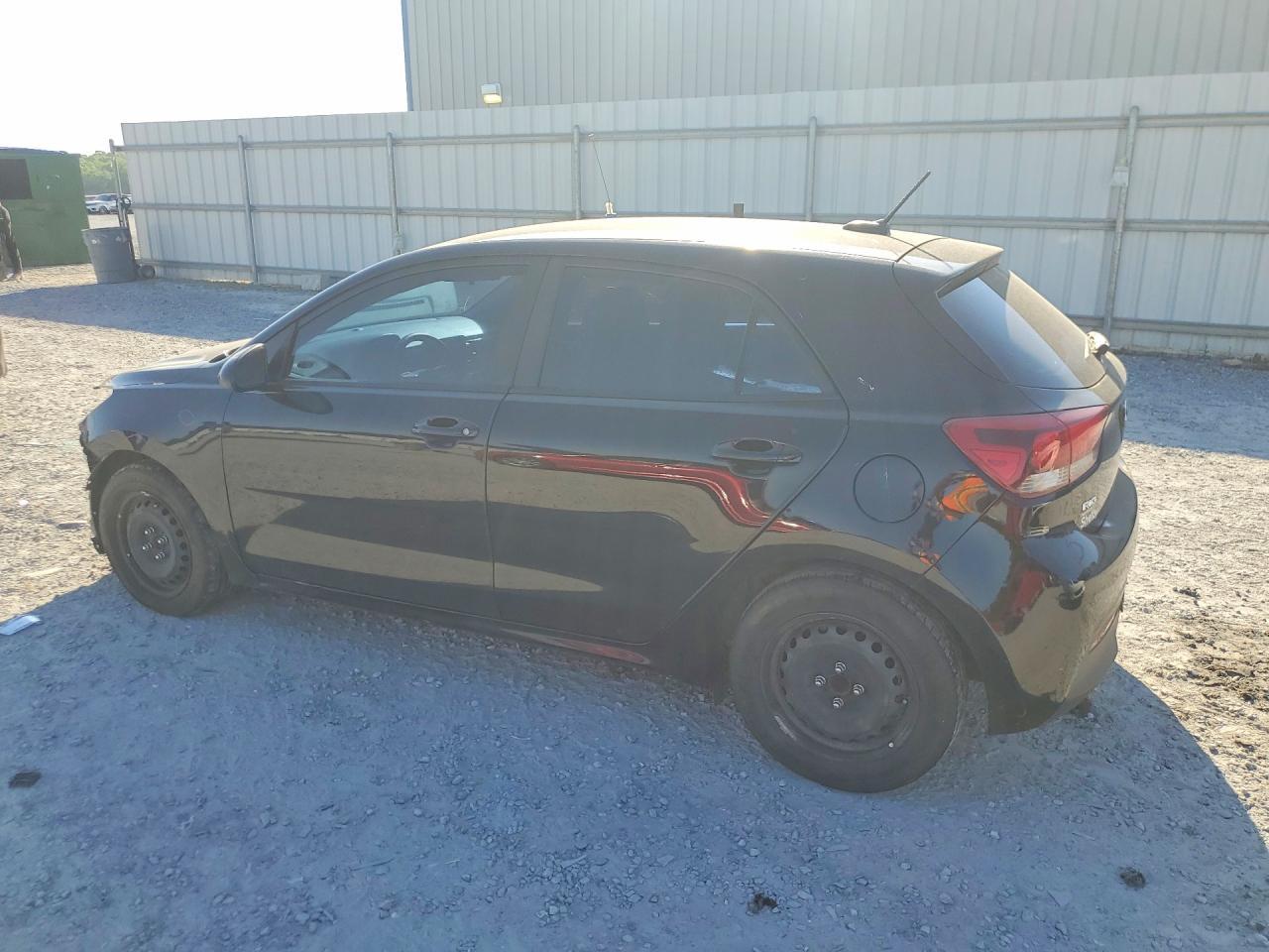 2020 Kia Rio - Фото 2