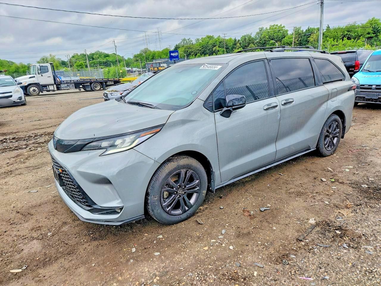 2025 Toyota Sienna Xse