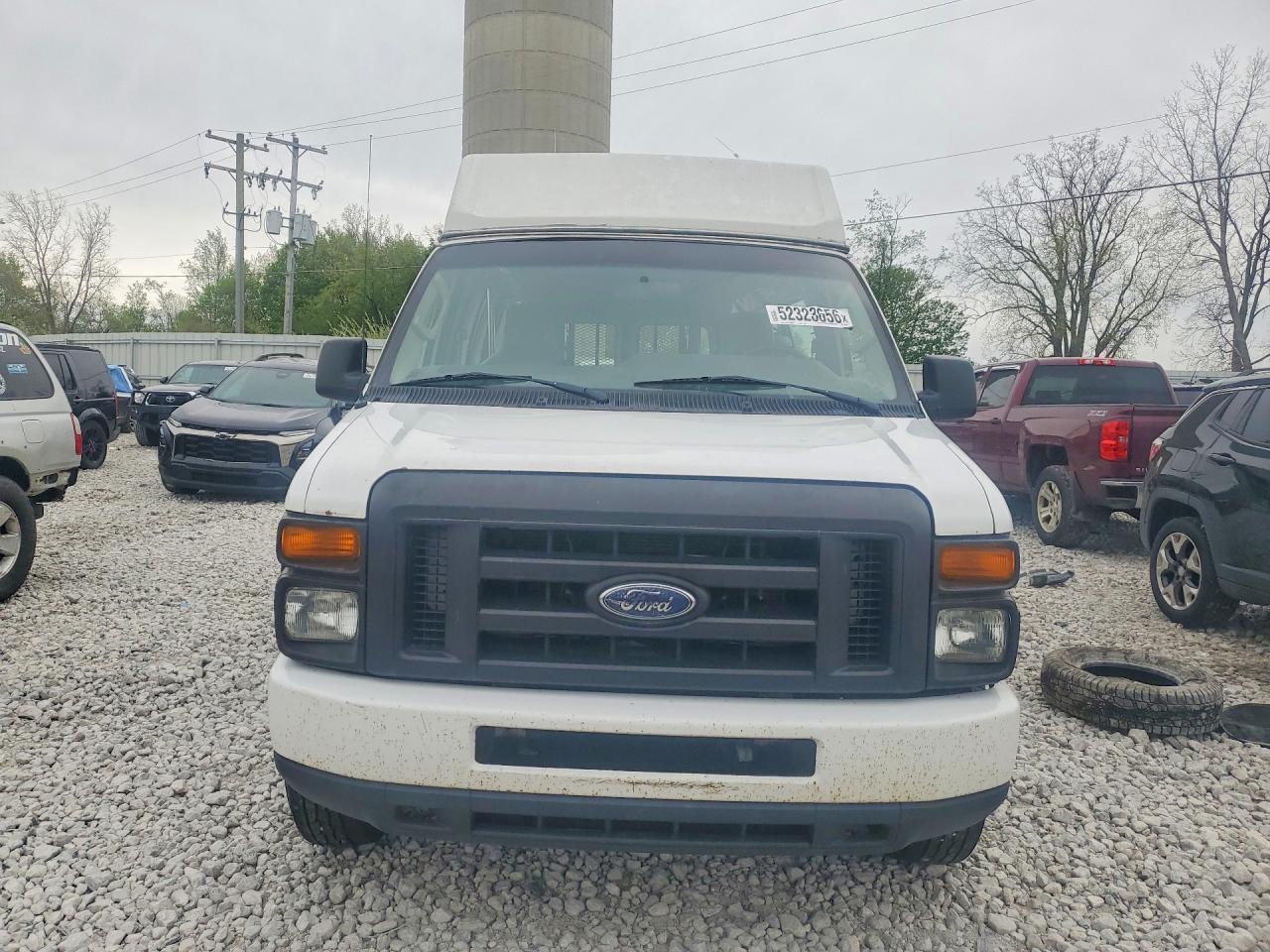 2009 Ford Econoline E250 Van - Image 5