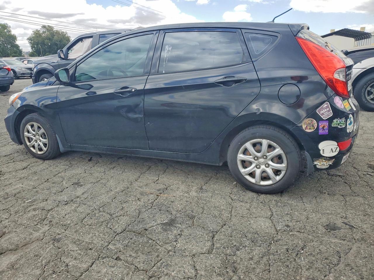 2013 Hyundai Accent Gs - Image 2