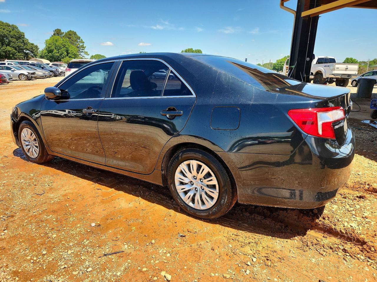 2012 Toyota Camry L - Фото 2