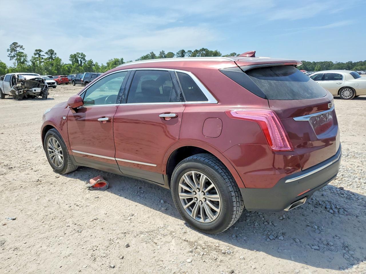 2018 Cadillac Xt5 Luxury - Image 2