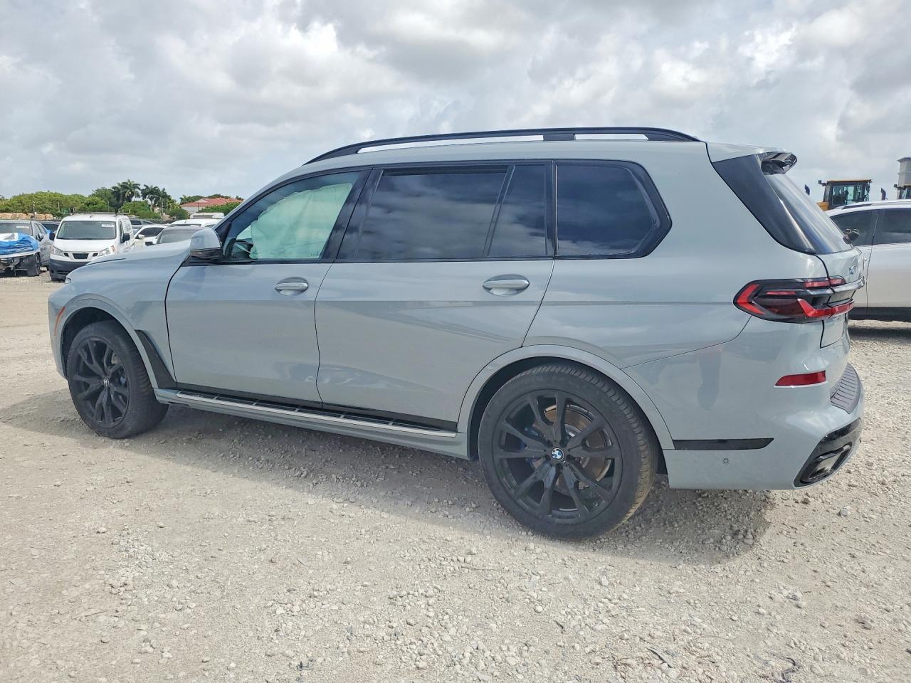 2026 BMW X7 xDrive40I - Image 2