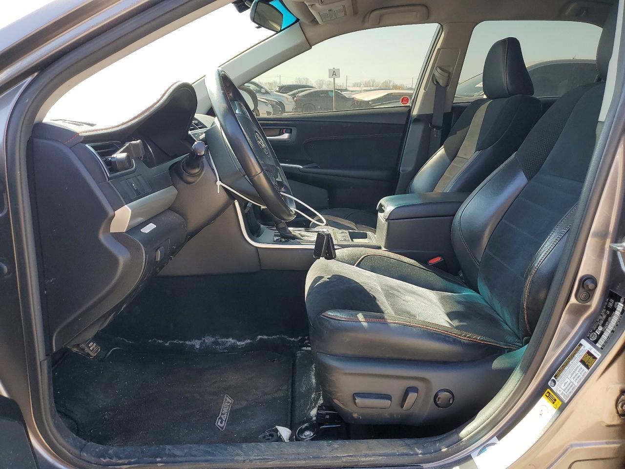 2017 Toyota Camry Hybrid Le - Image 7