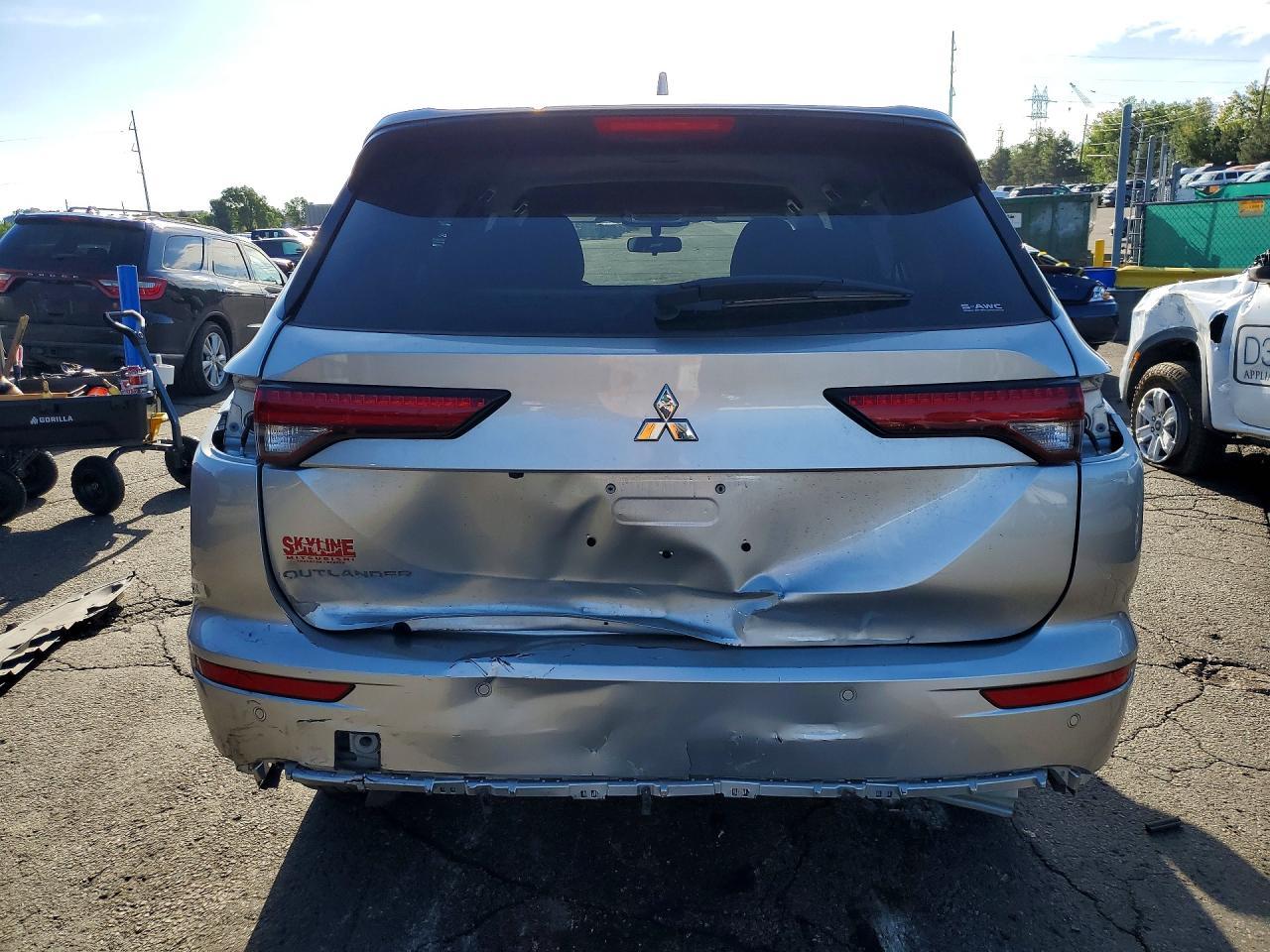 2022 Mitsubishi Outlander Es - Image 6