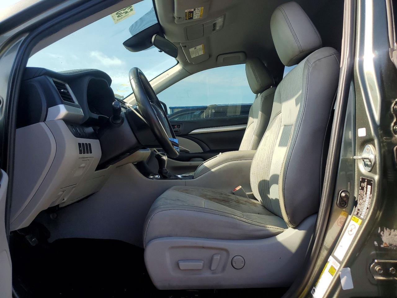 2019 Toyota Highlander Le Plus - Image 7