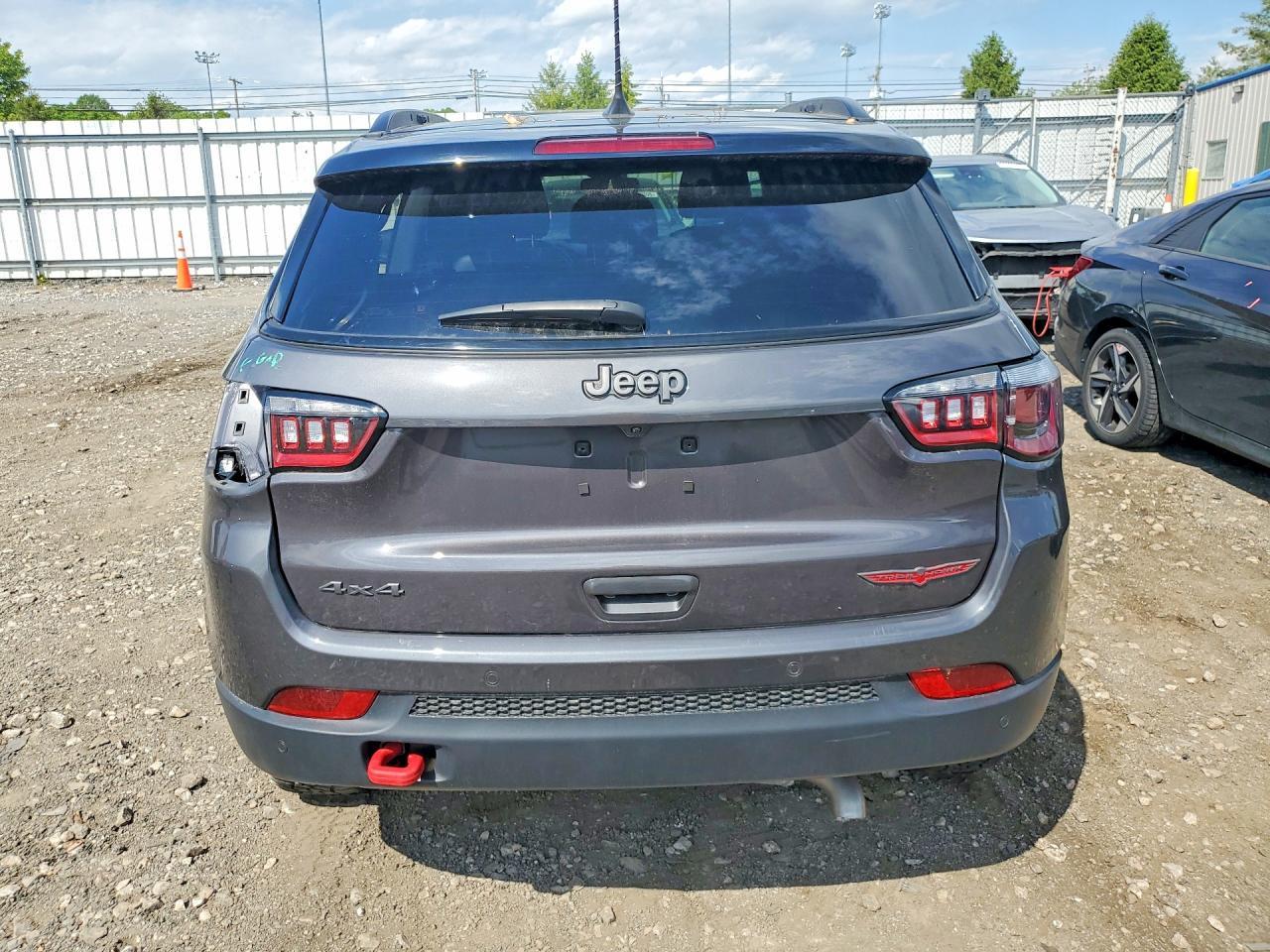 2024 Jeep Compass Trailhawk - Image 6