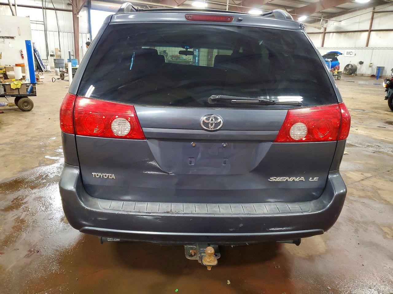 2008 Toyota Sienna Le 8-Passenger - Фото 6
