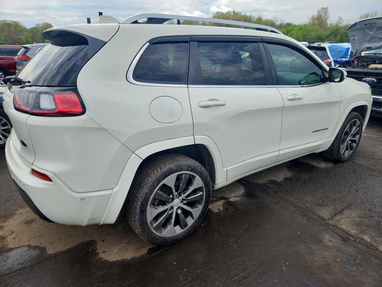 2019 Jeep Cherokee Overland - Image 3