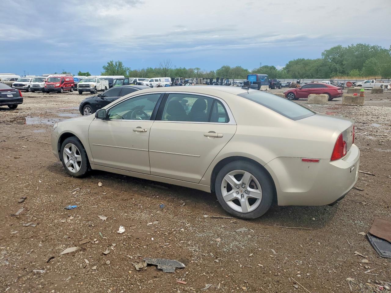 2011 Chevrolet Malibu Ls - Фото 2