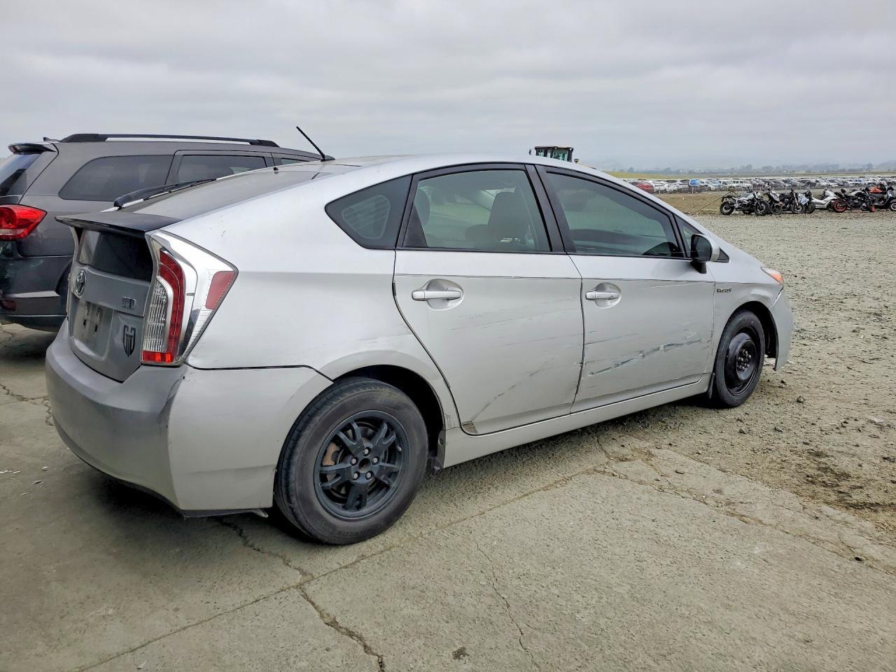 2013 Toyota Prius Two - Фото 3