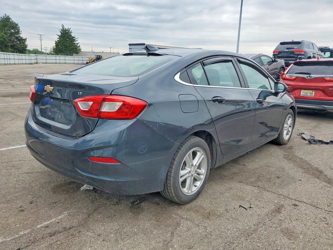 2018 Chevrolet Cruze Lt - Image 3