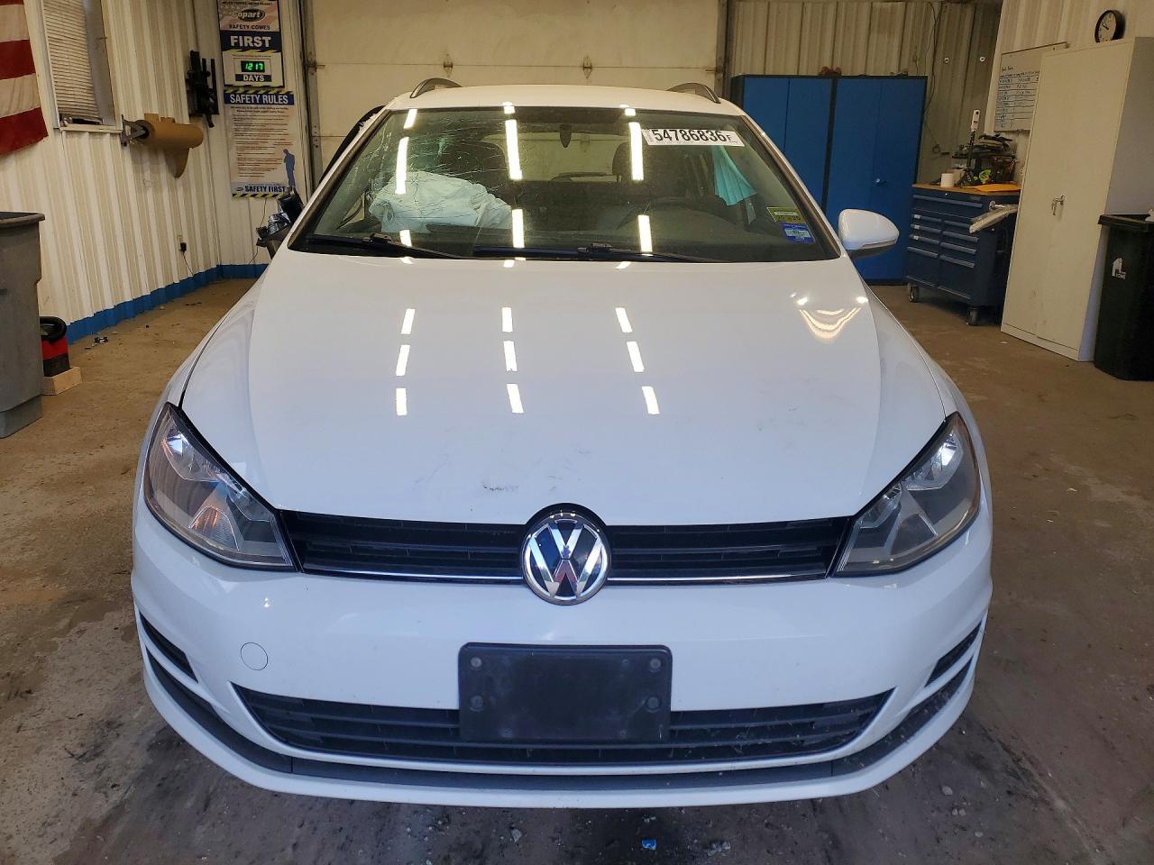 2015 Volkswagen Golf - Image 5