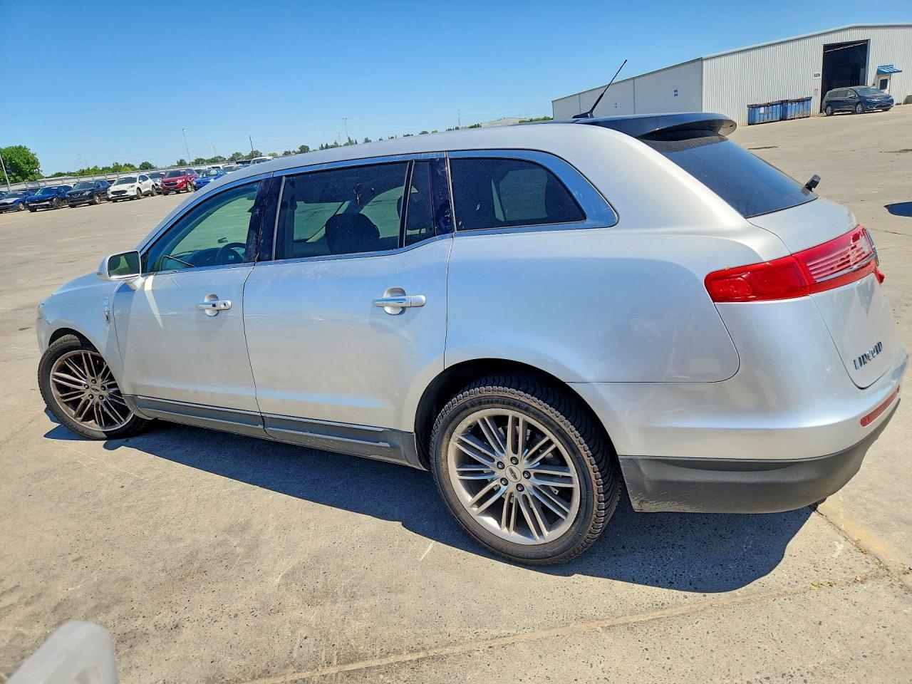 2013 Lincoln Mkt - Фото 2