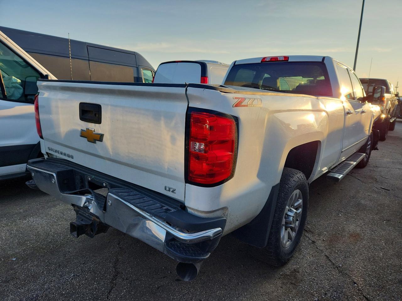 2019 Chevrolet Silverado K3500 Ltz - Image 3