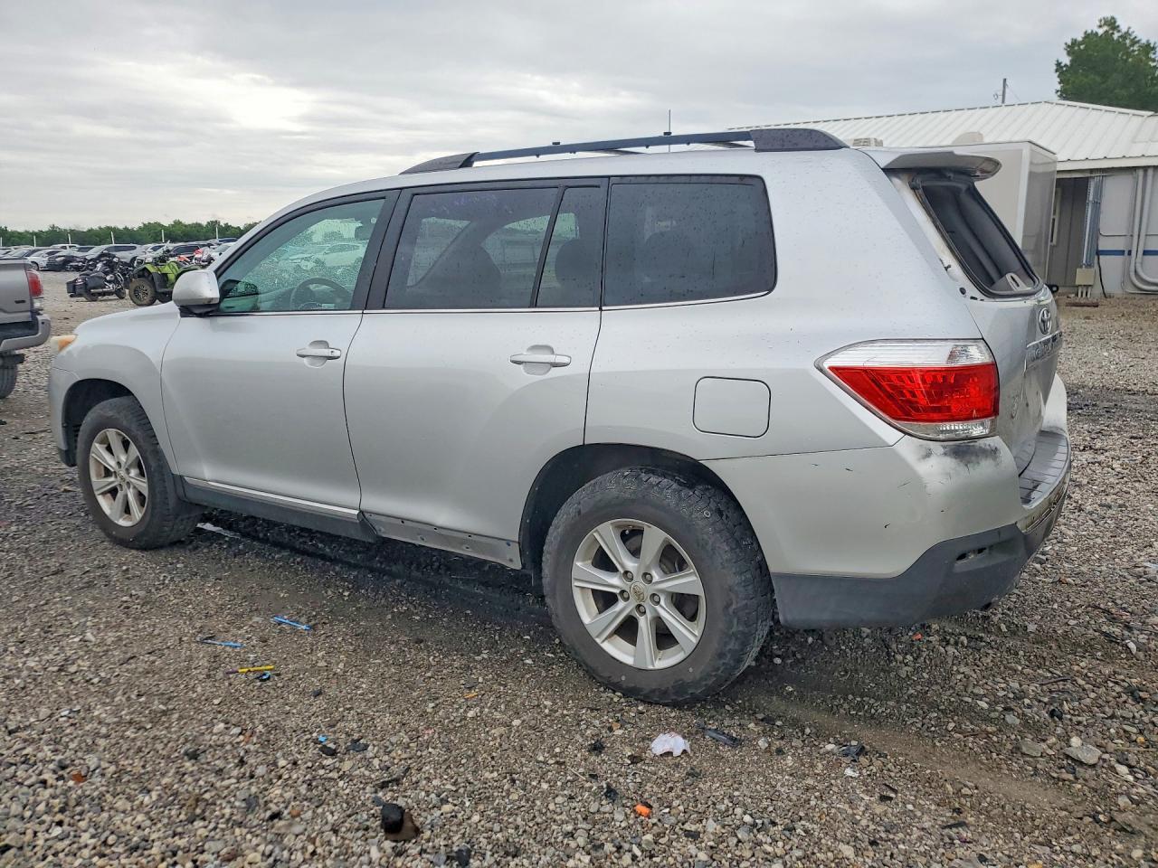 2011 Toyota Highlander Base - Image 2