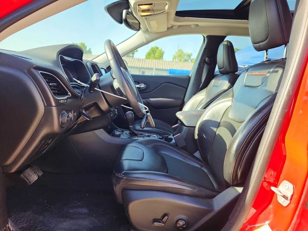 2019 Jeep Cherokee Trailhawk - Image 7