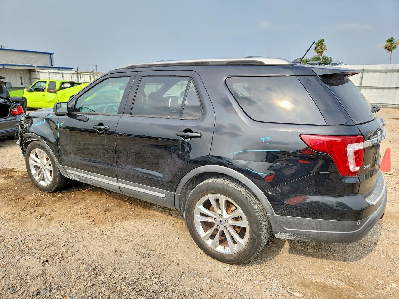 2018 Ford Explorer Xlt - Фото 2