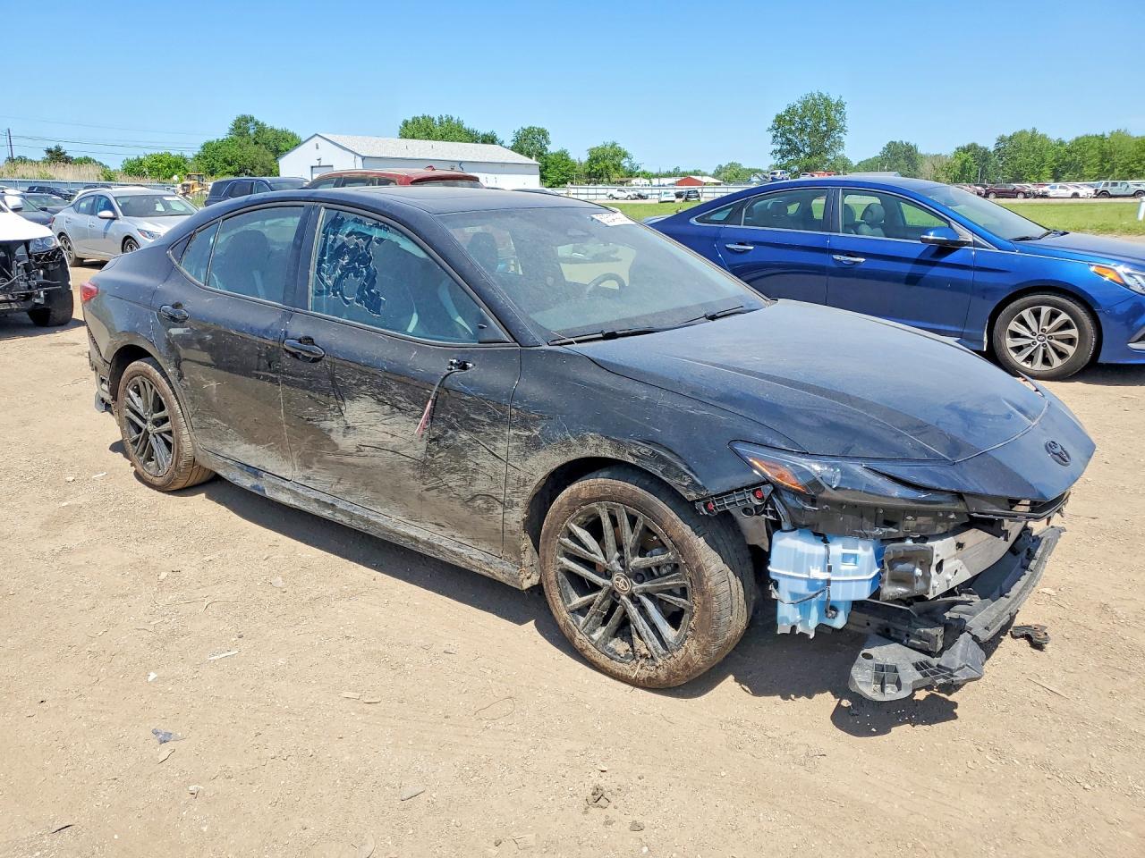 2025 Toyota Camry Se - Image 4