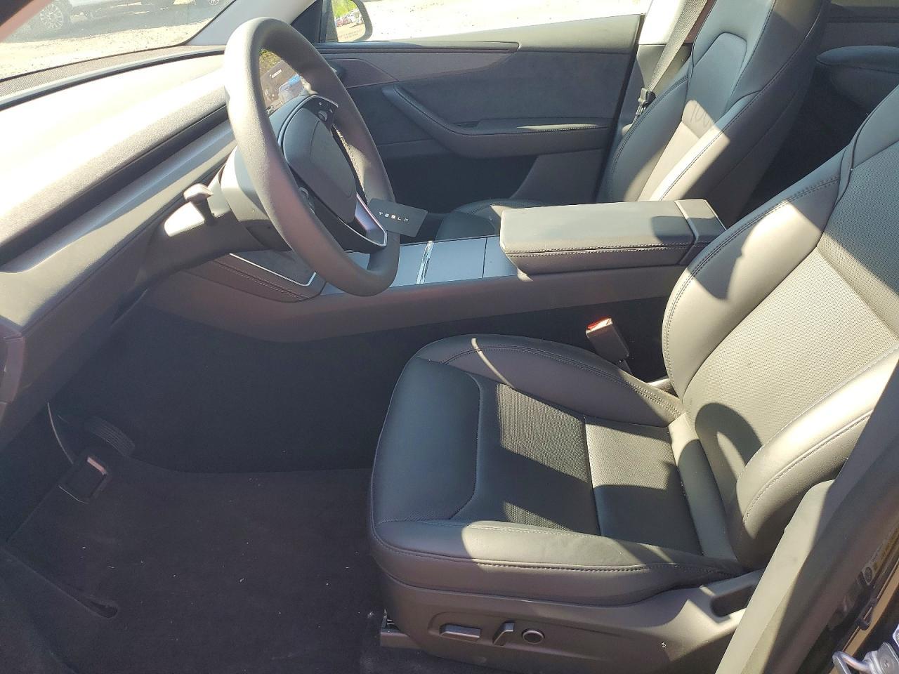 2026 Tesla Model Y - Фото 7