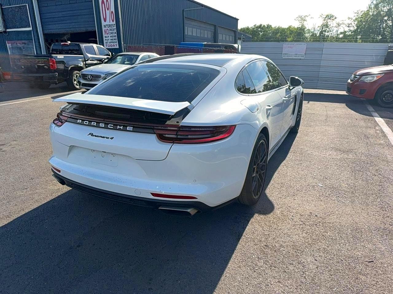 2017 Porsche Panamera 4 - Image 4