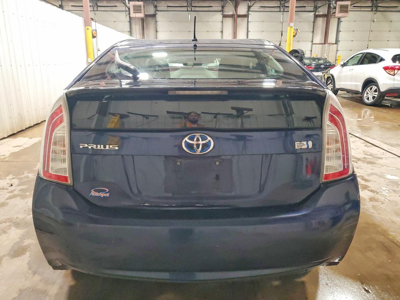 2014 Toyota Prius Two - Image 6