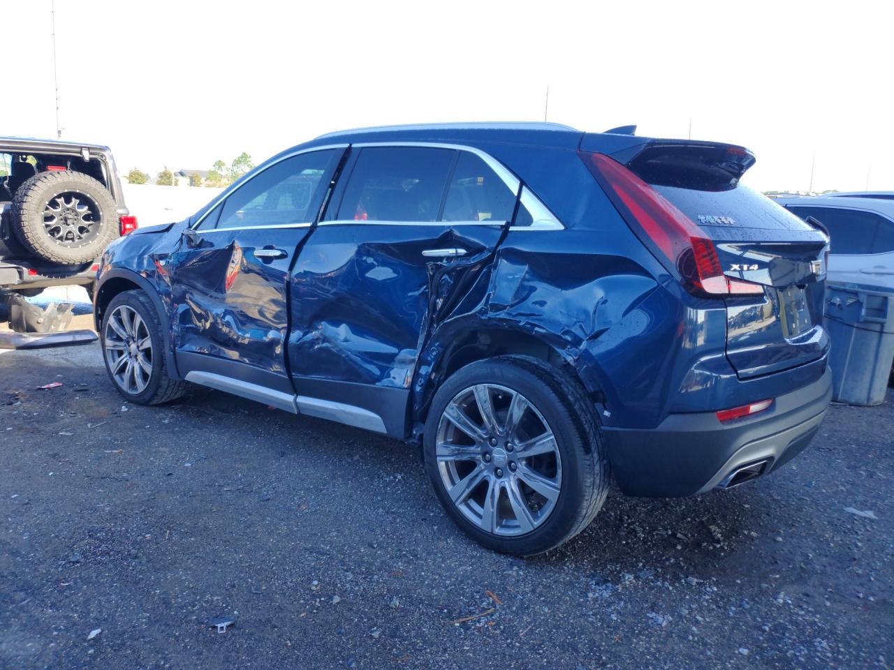 2019 Cadillac Xt4 Premium Luxury - Image 2
