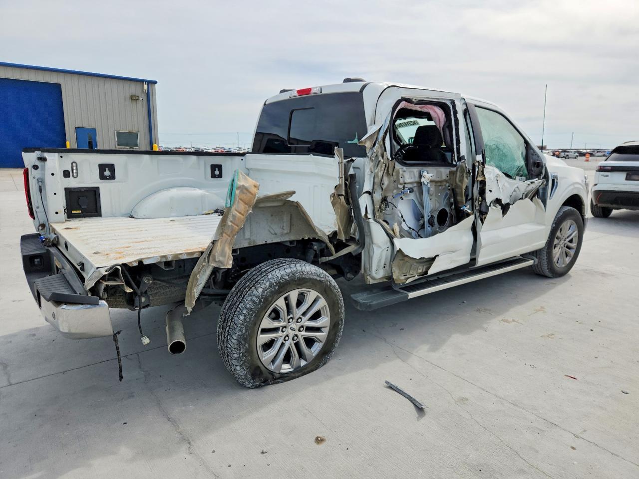 2024 Ford F150 Lariat - Image 3