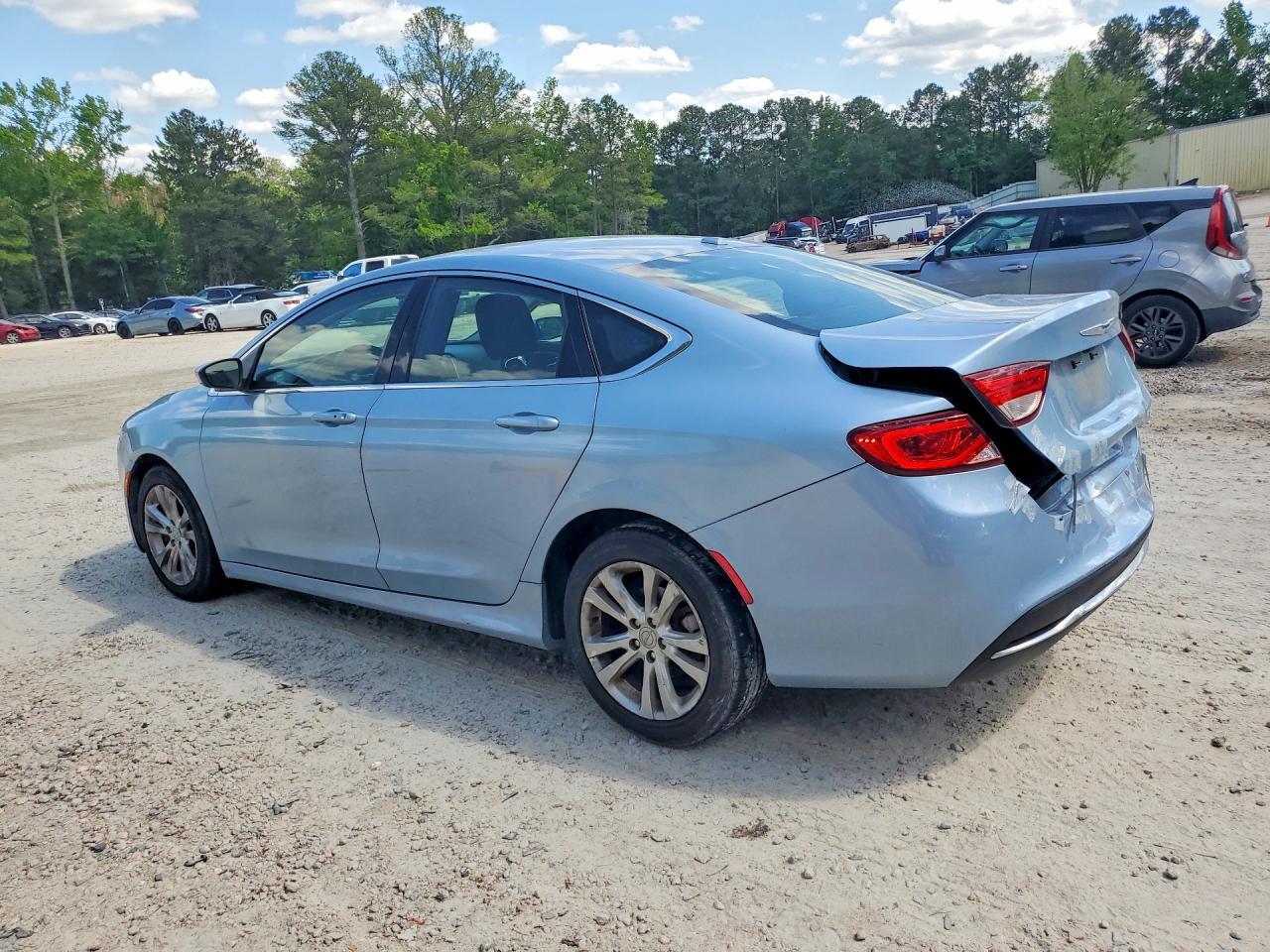 2015 Chrysler 200 Limited - Фото 2