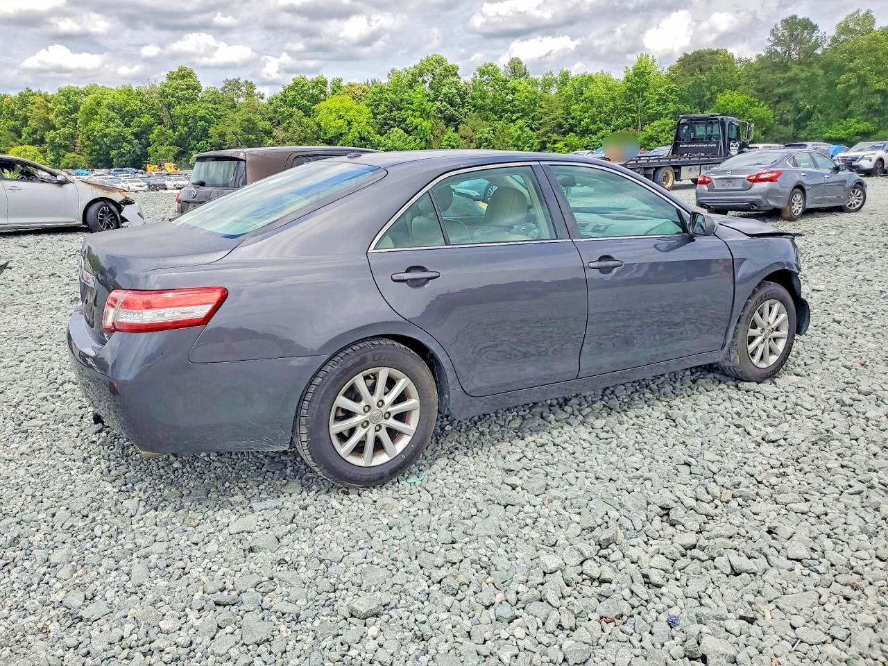 2011 Toyota Camry - Фото 3